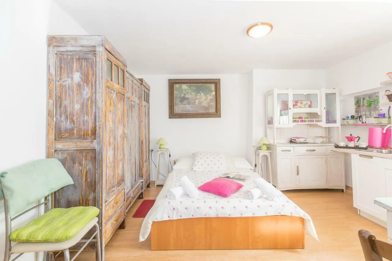 Beautiful Rustical Apt Ana In The Heart Of Rovinj Apartment